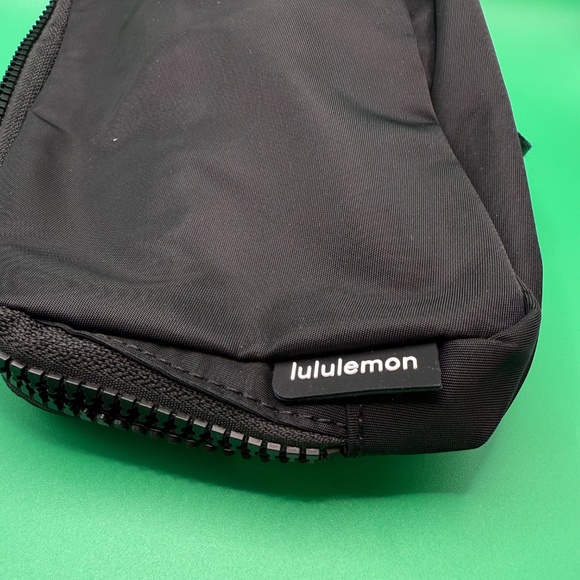 Lululemon Everywhere Beltbag 1L - Picture 4 of 6